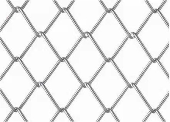 Cerca galvanizada sumergida caliente Mesh de la alambrada 2.0-4.8m m para el campo de deporte
