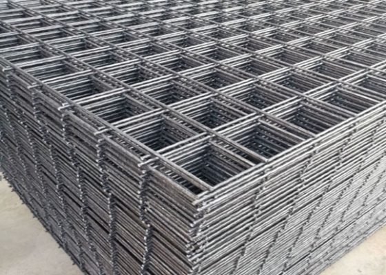 El alambre de acero con poco carbono Mesh Panels, longitud de los 2-6m soldó con autógena la cerca de acero Panels