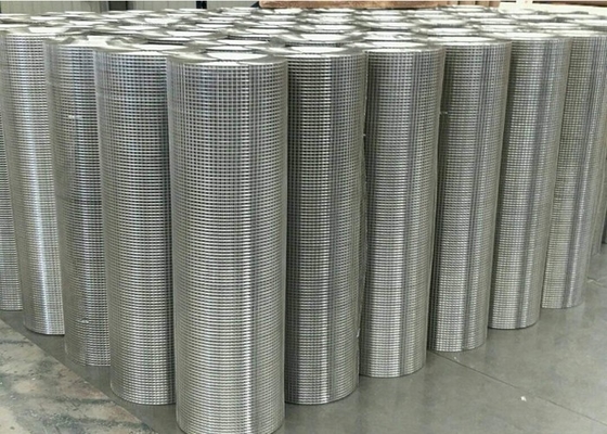 Alambre soldado con autógena galvanizado Mesh Rolls 3/8&quot; X 3/8&quot; cerca de perímetro de apertura de la construcción